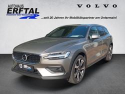 Grau Gebraucht 2020 Volvo V60 CC Pro Kombi | 30.900 € (Fairer Preis)