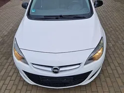 Weiß Gebraucht 2015 Opel Astra Edition Limousine | 8.700 € (Fairer Preis)