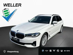 Alpinweiss iii (weiß) Gebraucht 2024 BMW 530e Sport Line Kombi | 45.350 € (Fairer Preis)