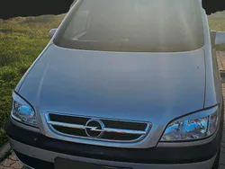 Silber Gebraucht 2004 Opel Zafira Van / Kleinbus | 3.000 €