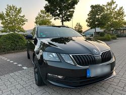 Schwarz Gebraucht 2017 Skoda Octavia Kombi | 11.999 € (Fairer Preis)