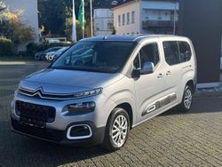 Grau Gebraucht 2021 Citroën Berlingo Feel Van / Kleinbus | 20.990 € (Etwas zu teuer)