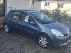 Blau Gebraucht 2006 Renault Clio II Limousine | 2.700 € (Etwas zu teuer)