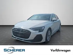 Weiß Gebraucht 2025 Audi A3 Sportback S-Line Limousine | 37.400 € (Guter Preis)