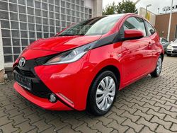 Rot Gebraucht 2015 Toyota Aygo X-play Kleinwagen | 6.990 € (Fairer Preis)