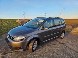 Grau Gebraucht 2011 VW Touran Trendline Van / Kleinbus | 8.000 € (Fairer Preis)