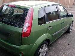 Grün Gebraucht 2007 Ford Fiesta Limousine | 1.000 € (Superpreis)