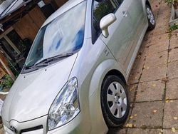 Braun Gebraucht 2005 Toyota Corolla Verso Van / Kleinbus | 6.900 € (Etwas zu teuer)