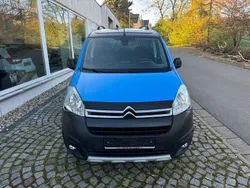 Blau Gebraucht 2016 Citroën Berlingo Shine Van / Kleinbus | 9.900 € (Etwas zu teuer)