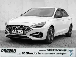 Serenity white Gebraucht 2024 Hyundai i30 Advantage Limousine | 22.590 € (Guter Preis)