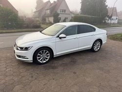 Weiß Gebraucht 2019 VW Passat Highline Limousine | 14.990 € (Guter Preis)