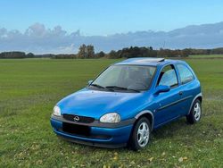 Blau Gebraucht 1998 Opel Corsa Limousine | 650 € (Guter Preis)