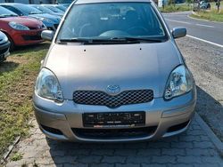 Grau Gebraucht 2004 Toyota Yaris Sol Limousine | 5.000 € (Teuer)