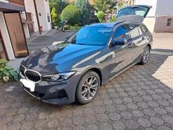 Grau Gebraucht 2022 BMW 320 Sport Line Kombi | 36.950 € (Fairer Preis)