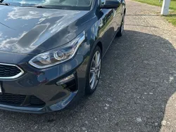 Grau Gebraucht 2021 Kia Ceed Vision Limousine | 17.200 €