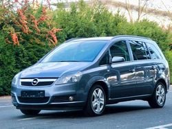 Grau Gebraucht 2005 Opel Zafira Family Kombi | 4.750 € (Teuer)