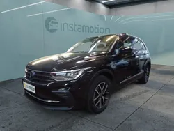 Schwarz Gebraucht 2023 VW Tiguan Life SUV | 32.183 € (Fairer Preis)