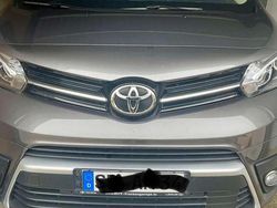 Grau Gebraucht 2023 Toyota Proace Verso Team Kombi | 37.100 € (Fairer Preis)