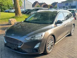 Grau Gebraucht 2018 Ford Focus Titanium Kombi | 8.490 € (Fairer Preis)
