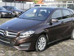 Braun Gebraucht 2015 Mercedes B180 Van / Kleinbus | 16.590 € (Fairer Preis)