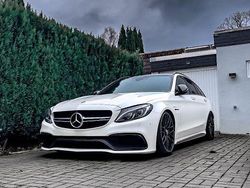 Weiß Gebraucht 2017 Mercedes C63 AMG AMG Limousine | 37.800 € (Fairer Preis)