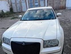 Weiß Gebraucht 2004 Chrysler 300 Limousine | 3.800 €