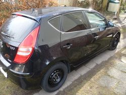 Schwarz metallic Gebraucht 2011 Hyundai i30 Limousine | 10.900 €