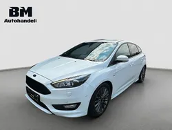 Weiß Gebraucht 2017 Ford Focus ST-Line Limousine | 10.990 € (Fairer Preis)