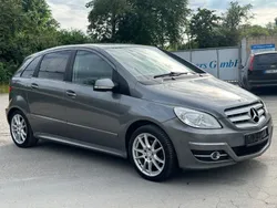 Grau Gebraucht 2011 Mercedes B180 Van / Kleinbus | 4.995 € (Fairer Preis)