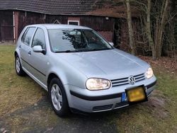 Grau Gebraucht 2001 VW Golf IV Kleinwagen | 2.900 € (Fairer Preis)