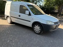 Weiß Gebraucht 2010 Opel Combo Van / Kleinbus | 2.000 € (Guter Preis)