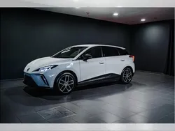 Weiß Gebraucht 2023 MG MG4 EV Luxury Kleinwagen | 40.312 €