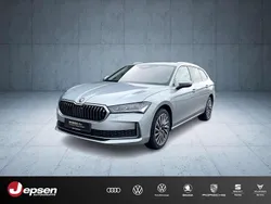 Pebble silber metallic Gebraucht 2024 Skoda Superb LAURIN & KLEMENT Kombi | 37.970 € (Etwas zu teuer)