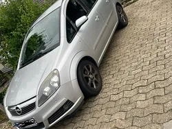 Silber Gebraucht 2007 Opel Zafira Family Van / Kleinbus | 1.750 € (Superpreis)