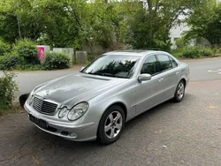 Silber Gebraucht 2002 Mercedes E220 Classic Limousine | 2.700 € (Guter Preis)