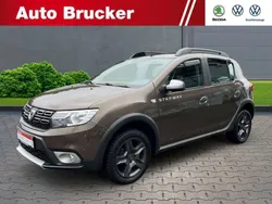 Braun Gebraucht 2017 Dacia Sandero Celebration Kleinwagen | 8.916 € (Fairer Preis)