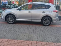 Grau Gebraucht 2016 Toyota RAV4 Hybrid Executive SUV | 20.900 € (Fairer Preis)