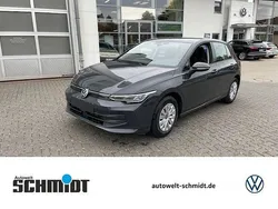 Grau Gebraucht 2024 VW Golf VIII S Limousine | 21.698 € (Superpreis)