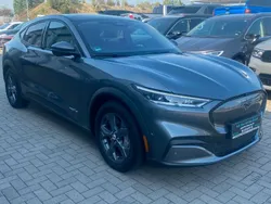 Carbonized gray/asher gray Gebraucht 2021 Ford Mustang Mach-E SUV | 32.900 € (Etwas zu teuer)