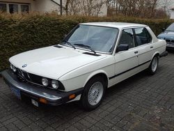 Weiß Gebraucht 1985 BMW 524 Limousine | 15.000 €