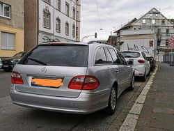 Silber Gebraucht 2005 Mercedes E320 Kombi | 1.500 €