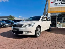 Weiß Gebraucht 2010 Skoda Octavia Ambiente Kombi | 2.990 €