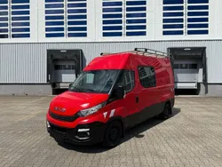 Rot Gebraucht 2016 Iveco Daily Van / Kleinbus | 19.900 € (Fairer Preis)