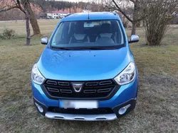 Blau Gebraucht 2021 Dacia Lodgy Stepway Van / Kleinbus | 15.400 € (Fairer Preis)