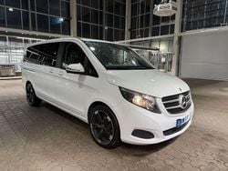 Weiß Gebraucht 2018 Mercedes V200 Van / Kleinbus | 25.000 €