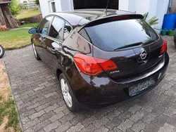 Braun Gebraucht 2012 Opel Astra Color Edition Limousine | 2.900 € (Fairer Preis)