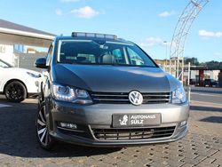 Grau Gebraucht 2018 VW Sharan Highline Van / Kleinbus | 31.999 € (Fairer Preis)