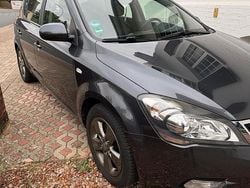 Grau Gebraucht 2010 Kia Ceed Limousine | 3.950 € (Fairer Preis)