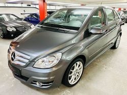 Grau Gebraucht 2011 Mercedes B180 Sport Van / Kleinbus | 8.900 € (Teuer)