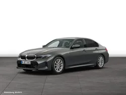 Grau Gebraucht 2025 BMW 330 Limousine | 53.479 €